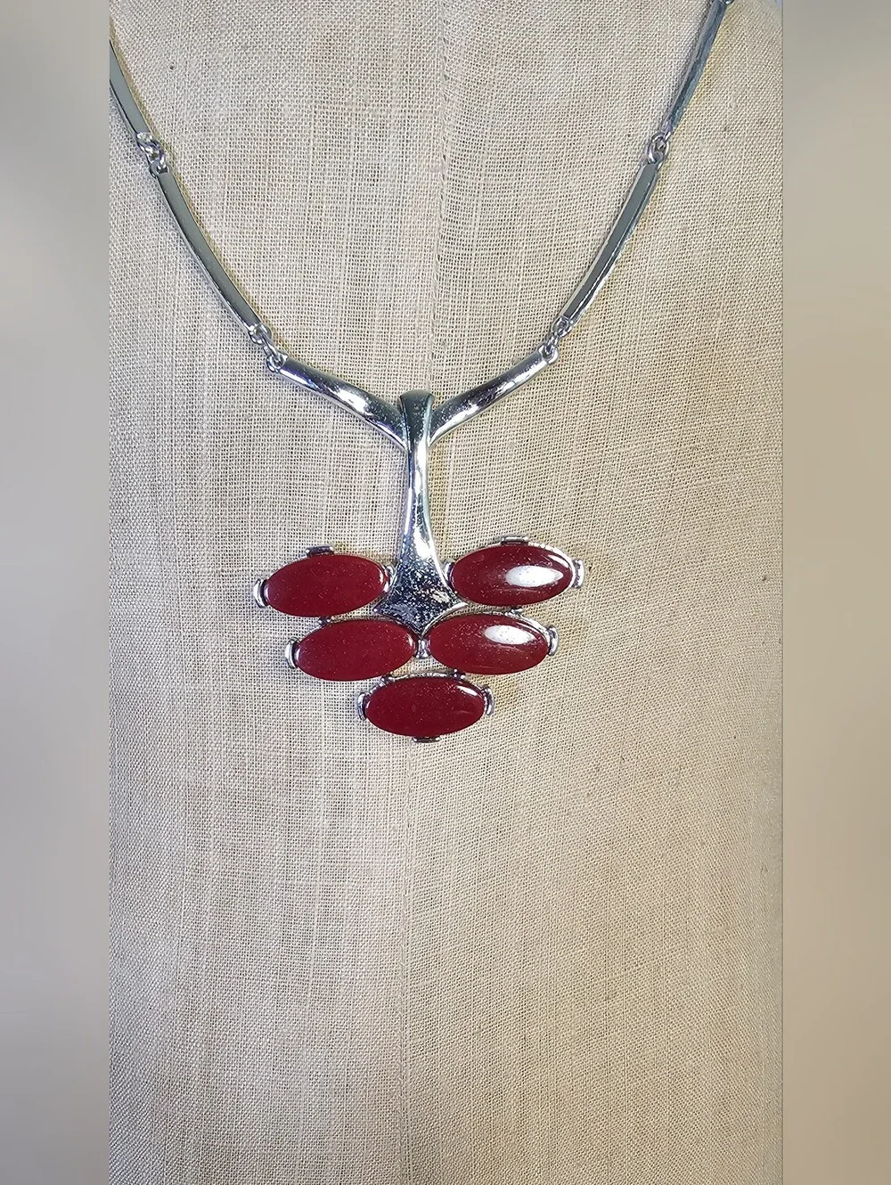 Sarah Coventry Continental Red Cabochon Silver Tone Necklace 18